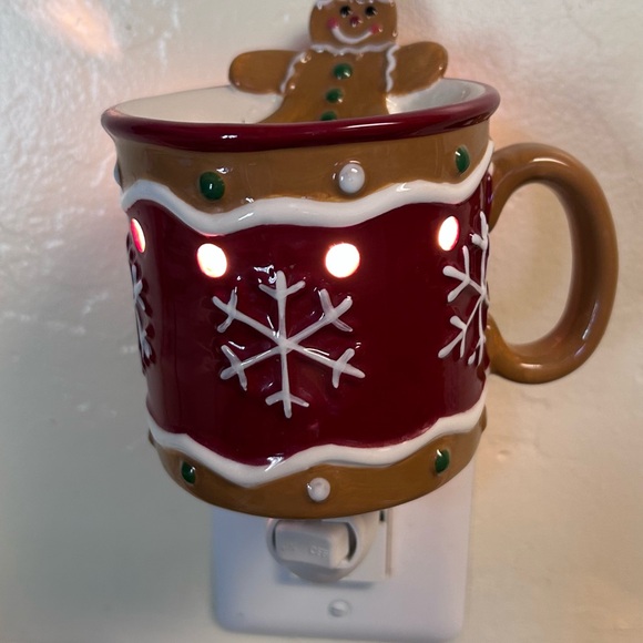 Gingerbread Mini Scentsy Wax Warmer - Picture 4 of 4